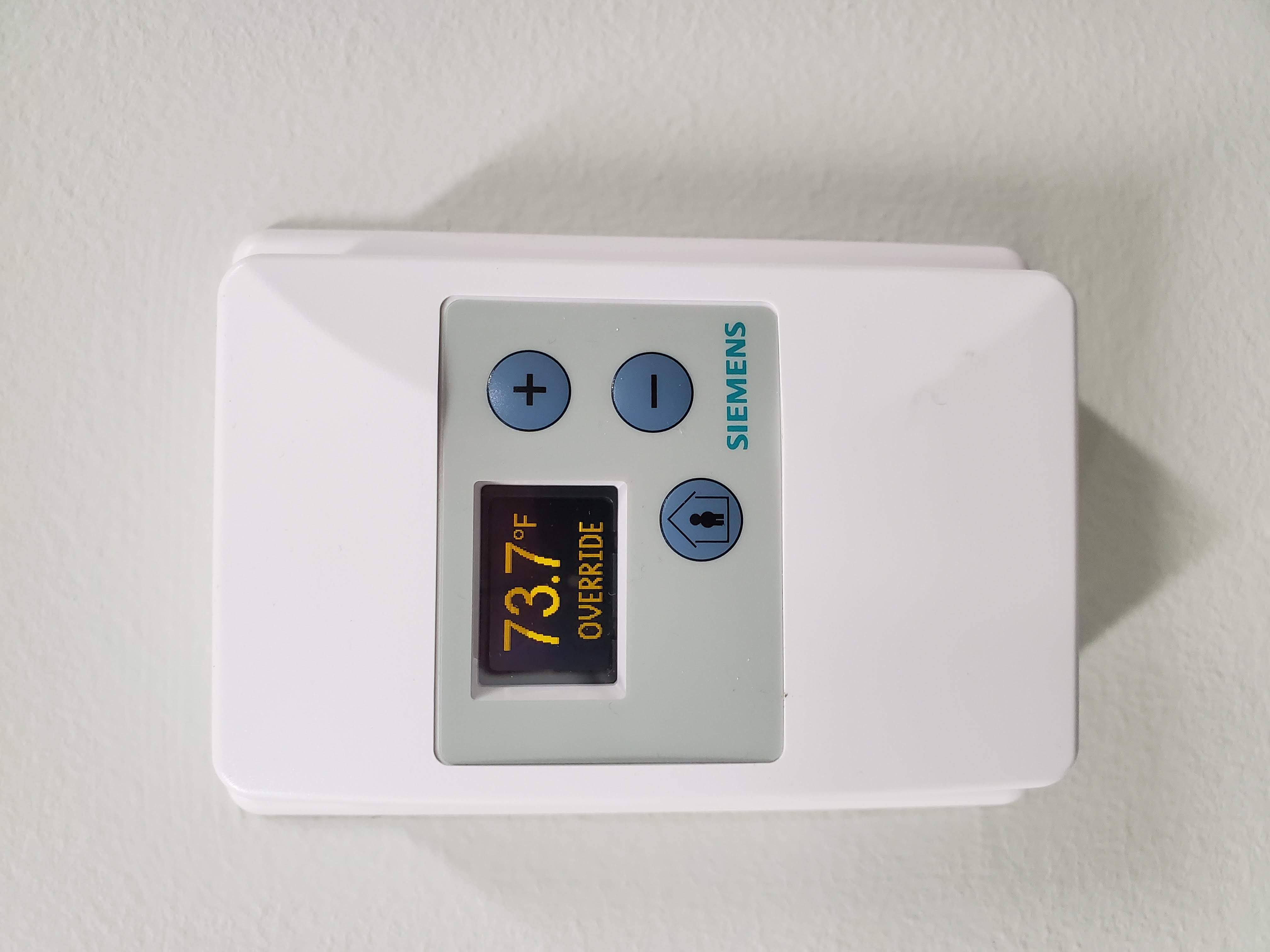 siemens thermostat with a digital display screen