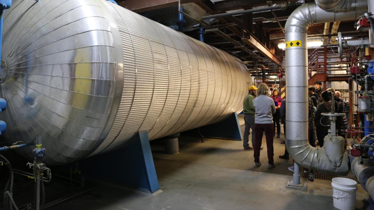 Deaerator tank